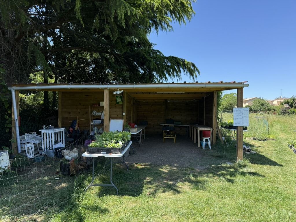 Le cabanon de vente du potager